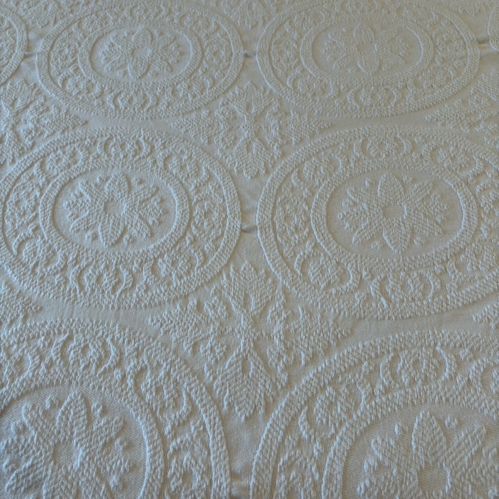 VTG SALE Cannon Classic Fringed White Matelassé Cotton Bedspread Quee…